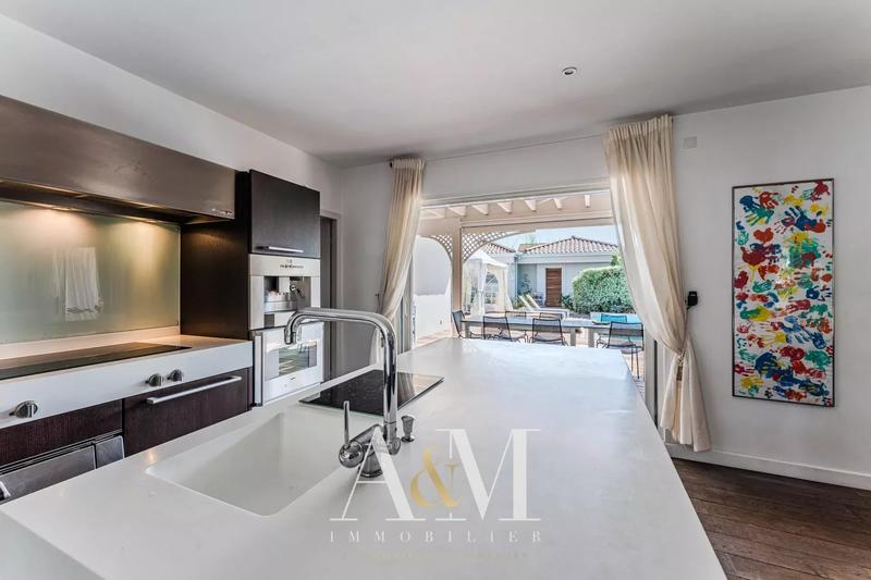 Maison - 350 m² - 10 pièces