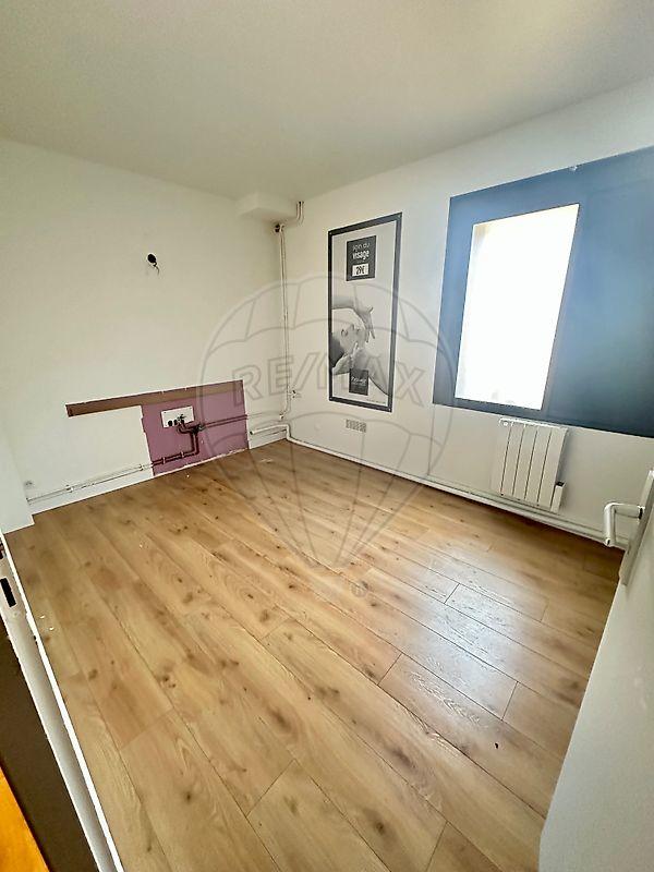 Local commercial - 248 m² - 12 pièces