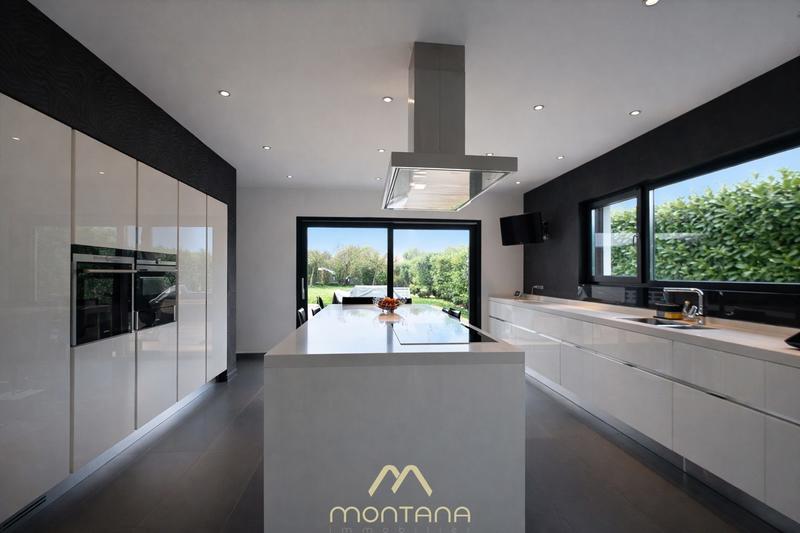 Villa - 285 m² - 8 pièces