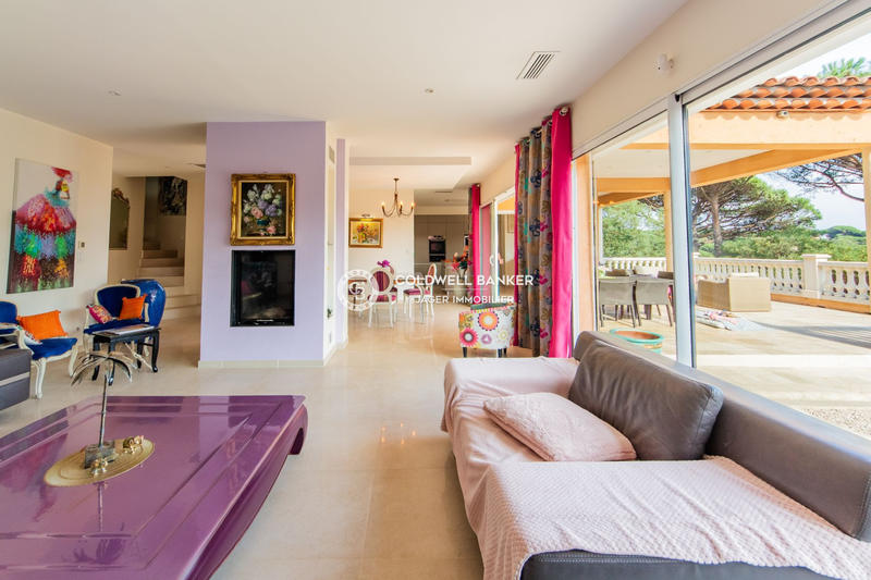 Maison - 250 m² - 6 pièces