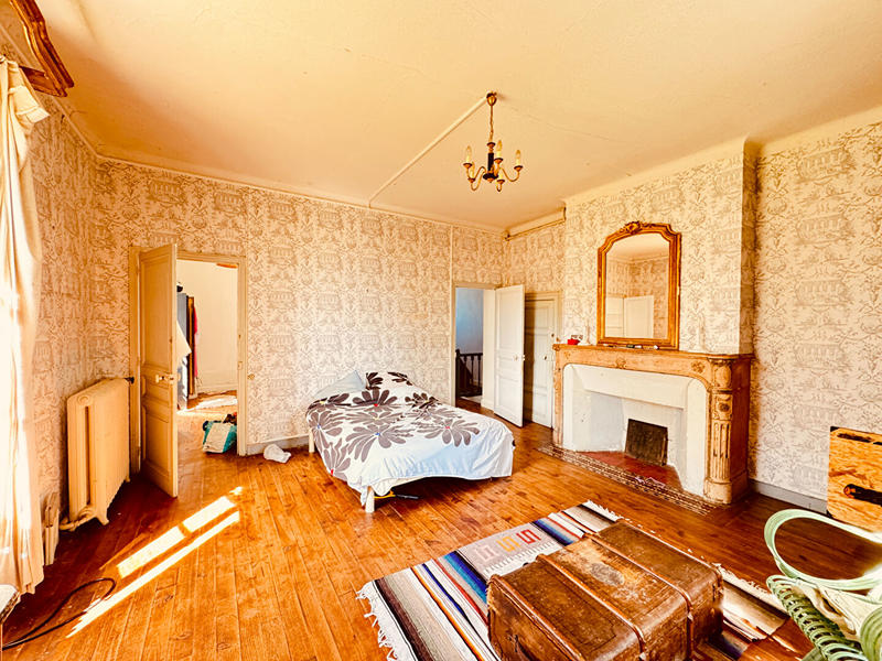 Maison - 451 m² - 10 pièces