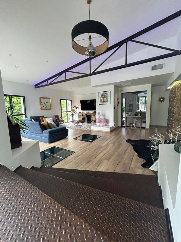 Maison - 293 m² - 6 pièces