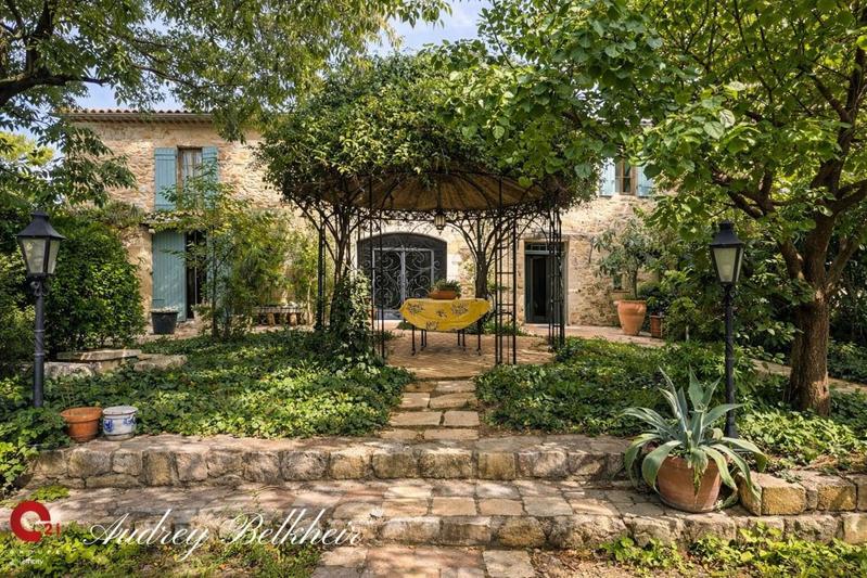 Maison en pierre - 260 m² - 7 pièces