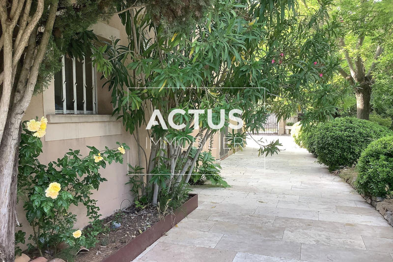 Maison - 210 m² - 7 pièces