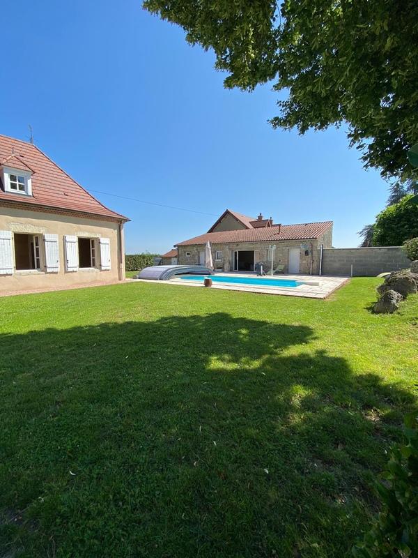 Longère - 368 m² - 10 pièces