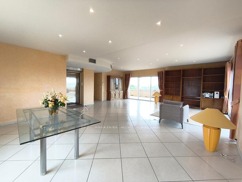 Appartement - 160 m² - 4 pièces