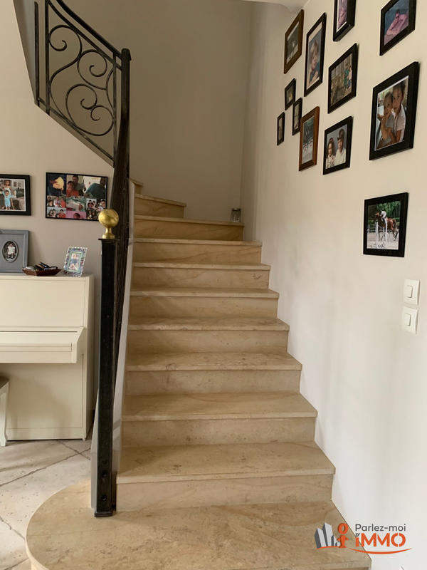 Maison - 301 m² - 8 pièces