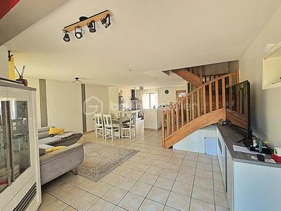 Maison traditionnelle - 102 m² - 4 pièces