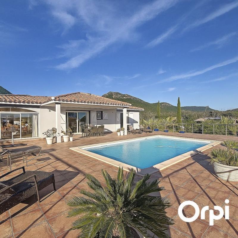 Maison - 270 m² - 6 pièces