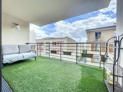 Appartement - 100 m² - 4 pièces