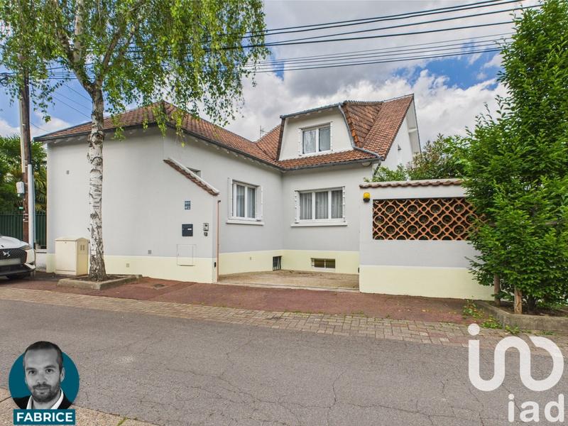 Maison - 216 m² - 8 pièces