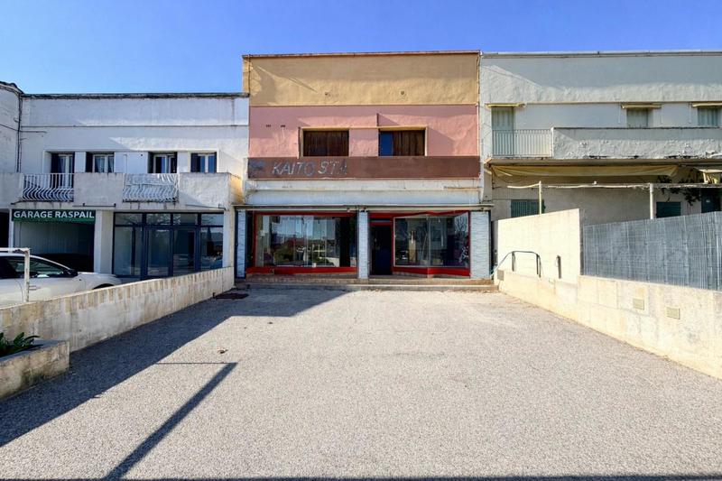 Local commercial - 180 m² - 5 pièces