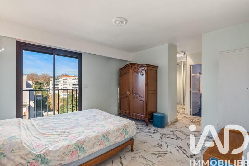 Appartement - 211 m² - 6 pièces