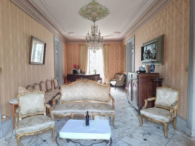 Maison - 250 m² - 7 pièces