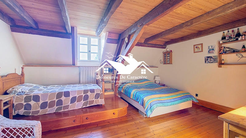 Maison - 359 m² - 11 pièces