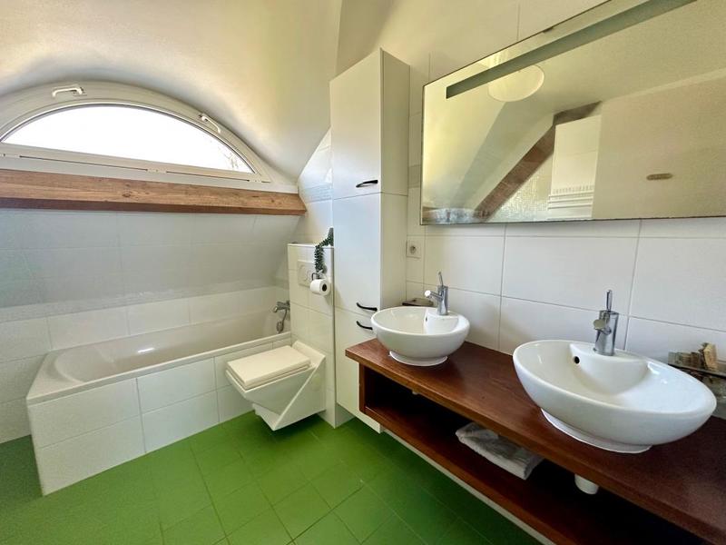 Maison - 170 m² - 9 pièces