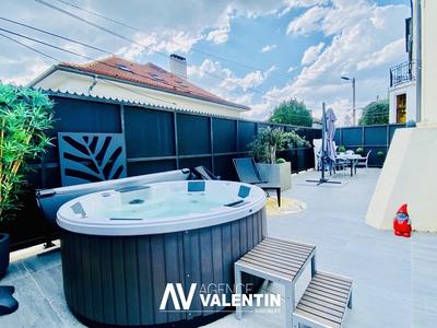 Maison - 282 m² - 8 pièces