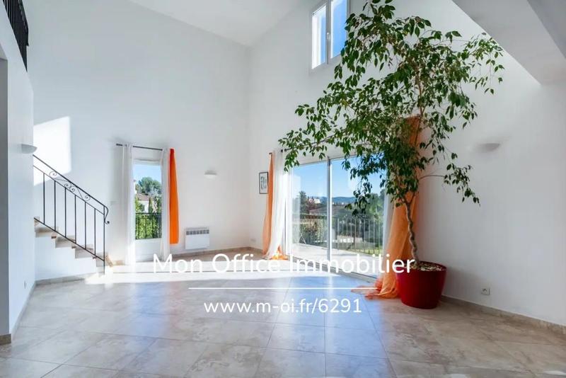 Maison - 220 m² - 6 pièces