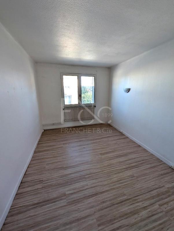 Appartement - 90 m² - 5 pièces