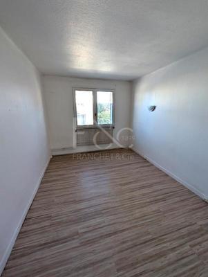 Appartement - 90 m² - 5 pièces