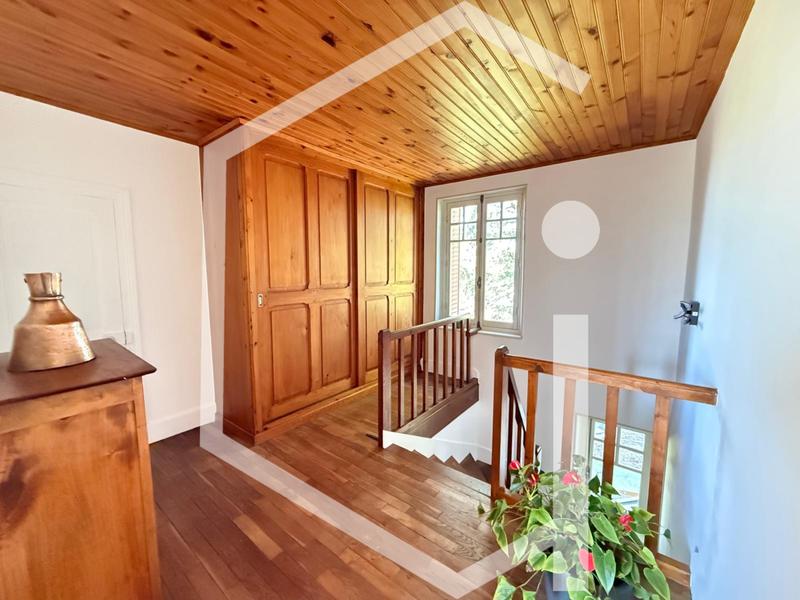 Maison - 190 m² - 9 pièces