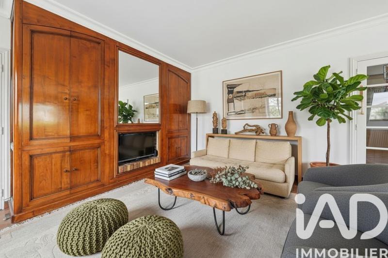 Maison - 230 m² - 9 pièces