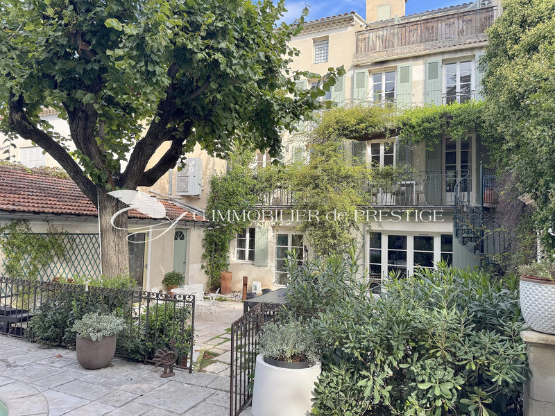 Maison - 285 m² - 11 pièces