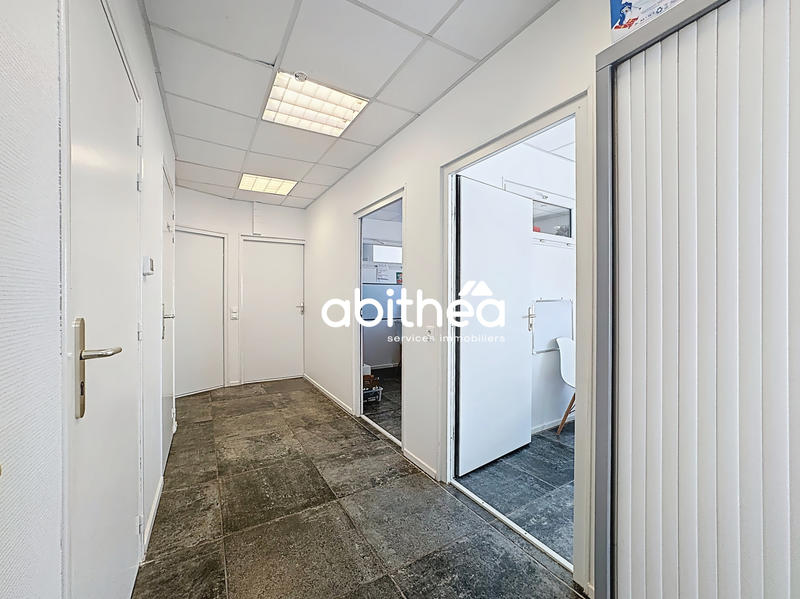 Bureau - 86 m² - 6 pièces