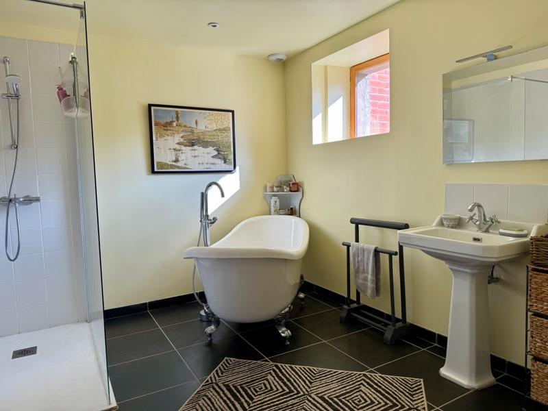 Propriété - 295 m² - 10 pièces