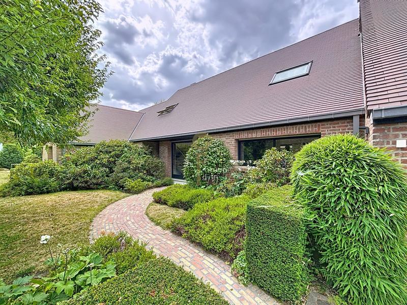 Maison - 248 m² - 8 pièces