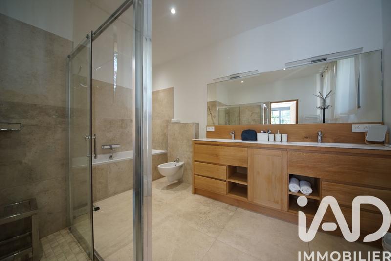 Maison - 250 m² - 6 pièces