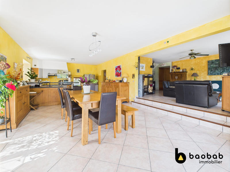 Maison - 320 m² - 12 pièces