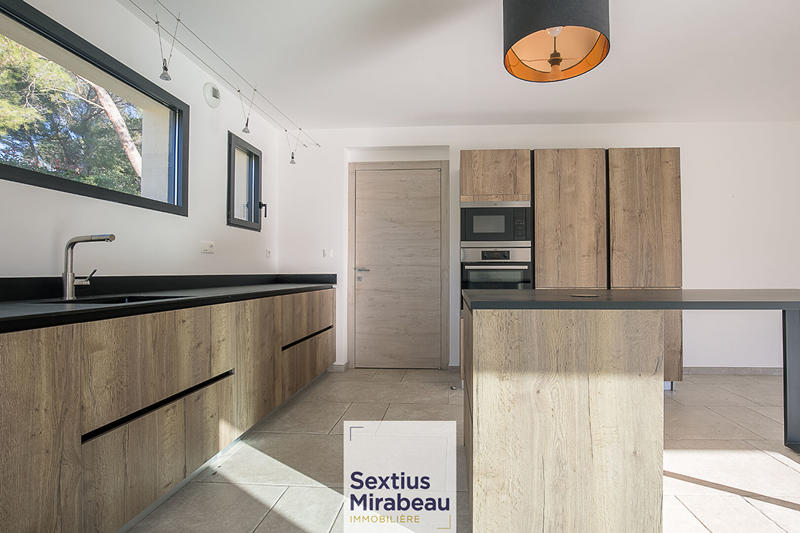 Demeure - 175 m² - 6 pièces