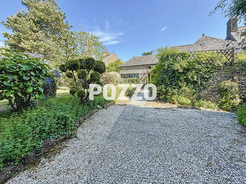 Maison - 249 m² - 9 pièces