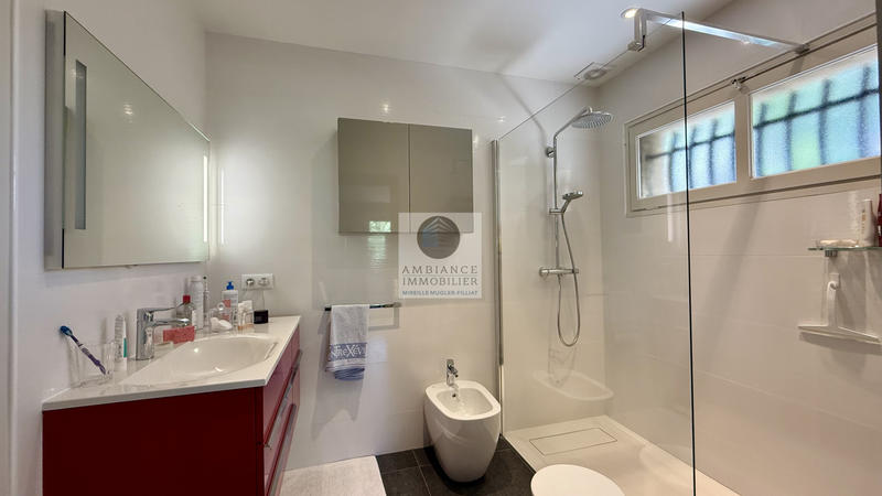 Maison - 220 m² - 8 pièces