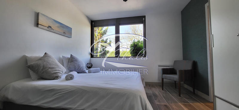 Maison contemporaine - 307 m² - 7 pièces