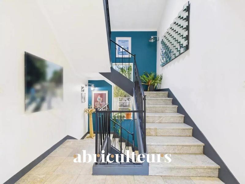 Appartement - 230 m² - 9 pièces