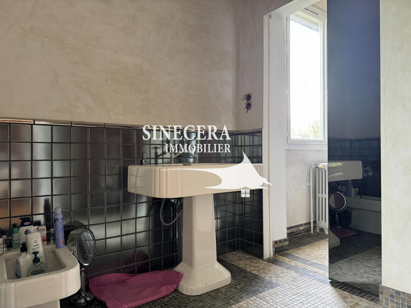 Propriété - 600 m² - 16 pièces