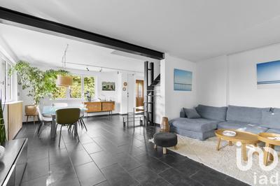 Maison - 230 m² - 7 pièces