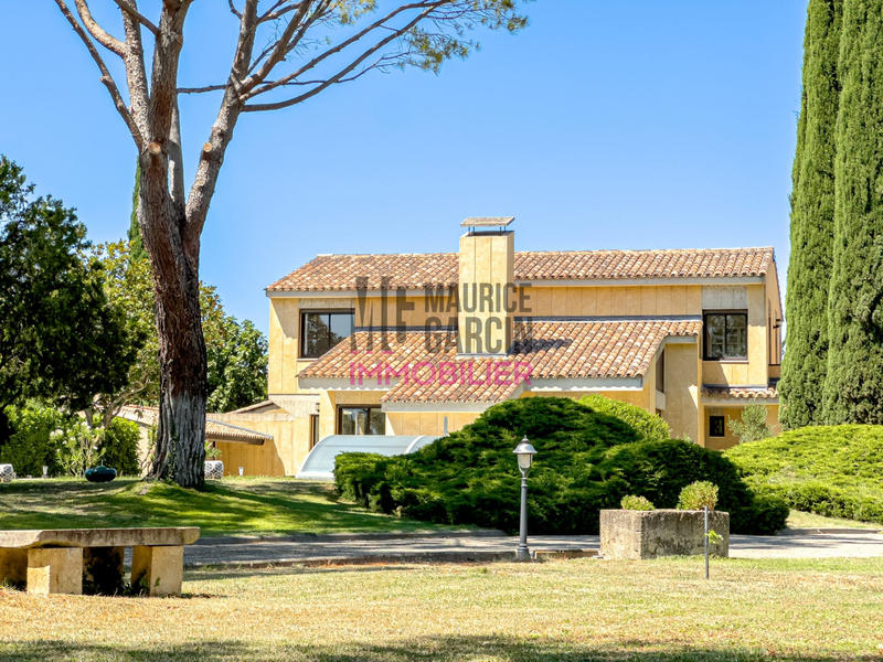 Maison - 211 m² - 6 pièces