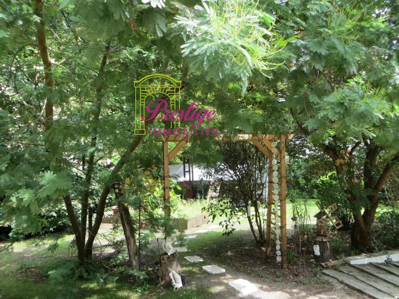 Propriété - 275 m² - 7 pièces