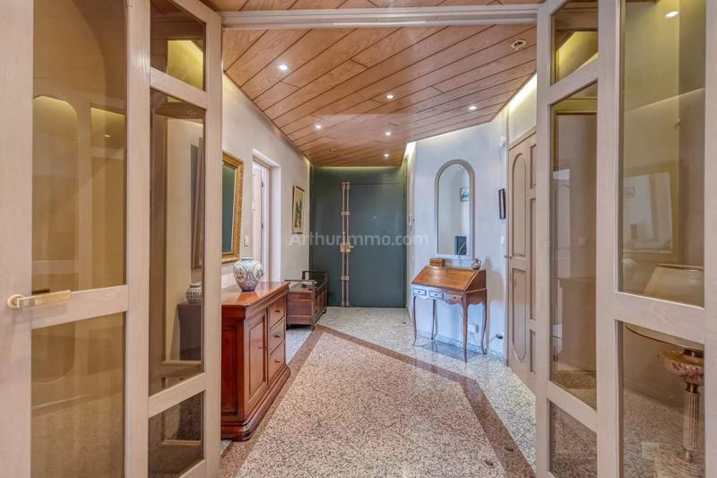 Appartement - 214 m² - 6 pièces