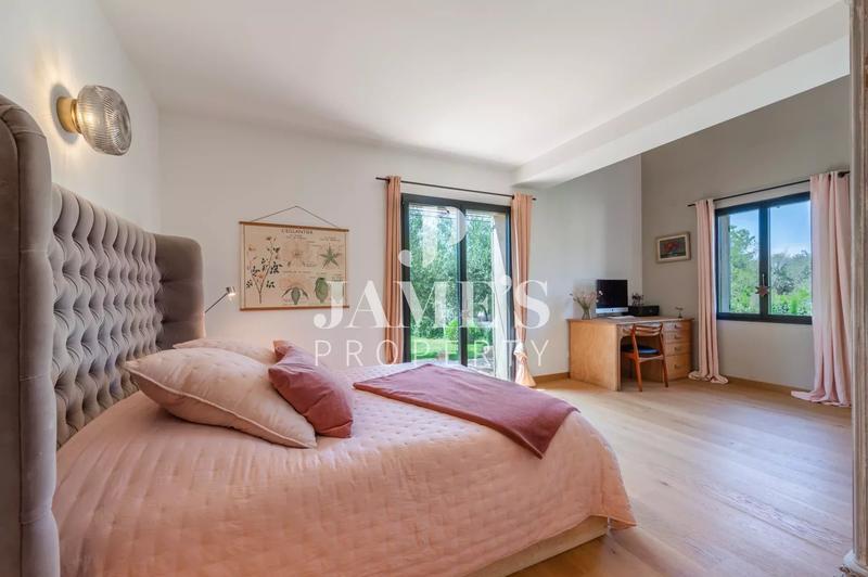 Maison - 250 m² - 6 pièces