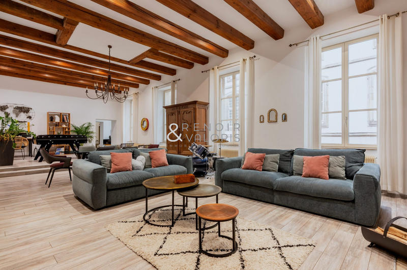 Loft - 162 m² - 6 pièces