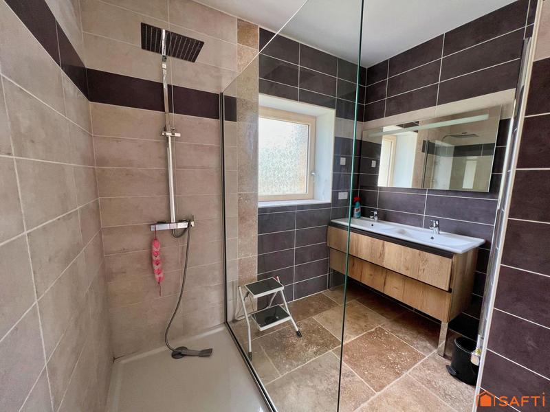 Maison - 230 m² - 9 pièces