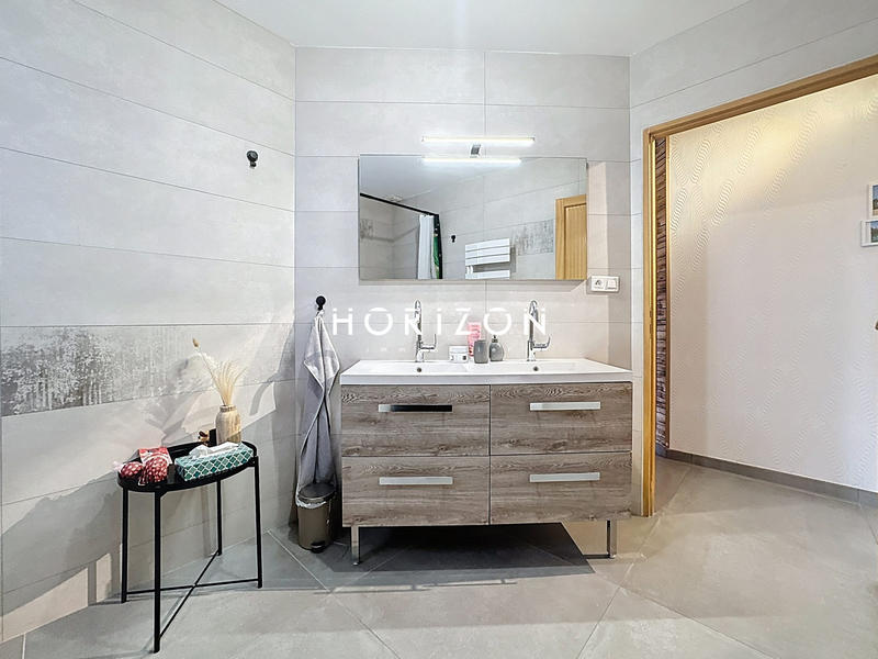 Villa - 220 m² - 8 pièces