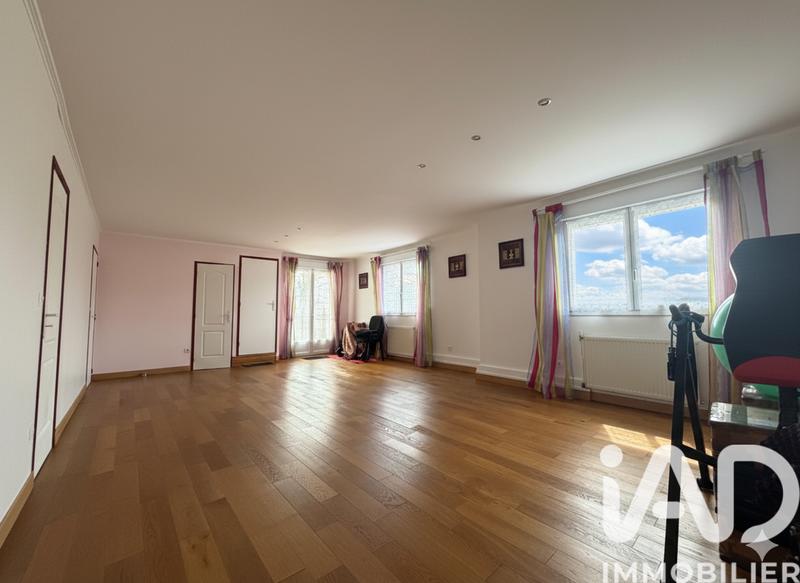 Maison - 257 m² - 9 pièces