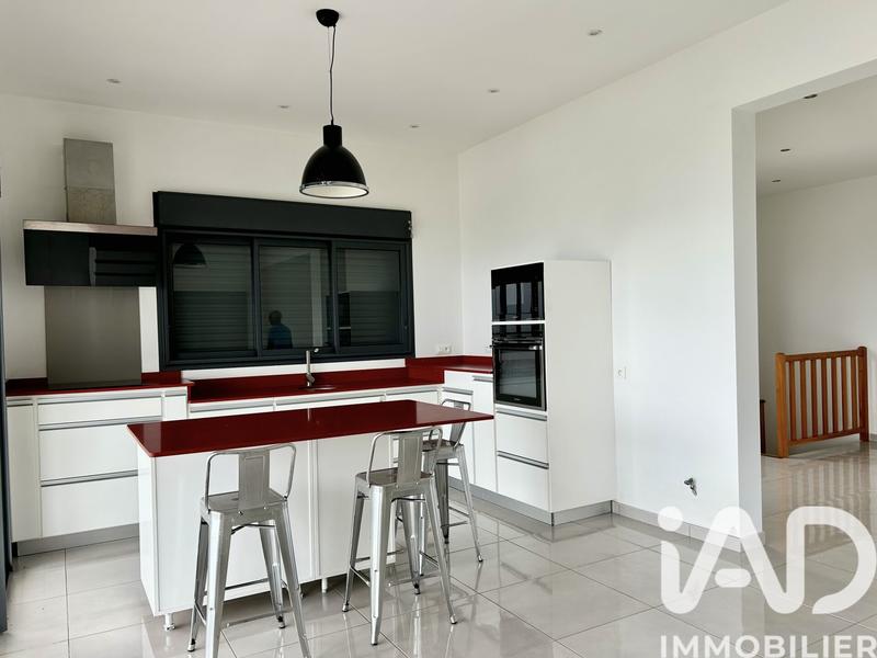 Maison - 180 m² - 7 pièces