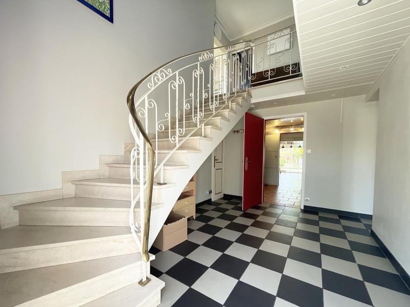 Maison - 193 m² - 8 pièces