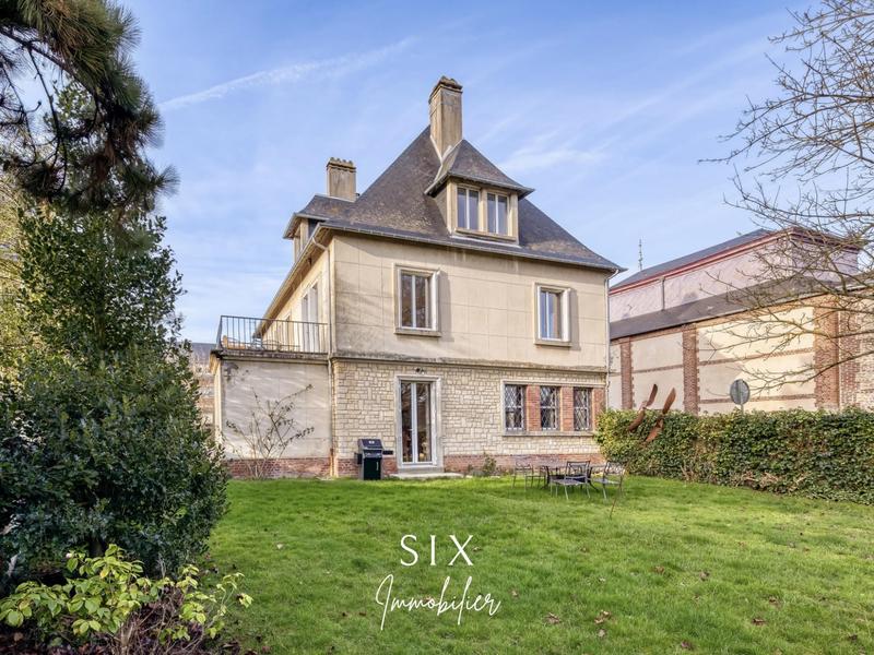 Maison - 327 m² - 10 pièces